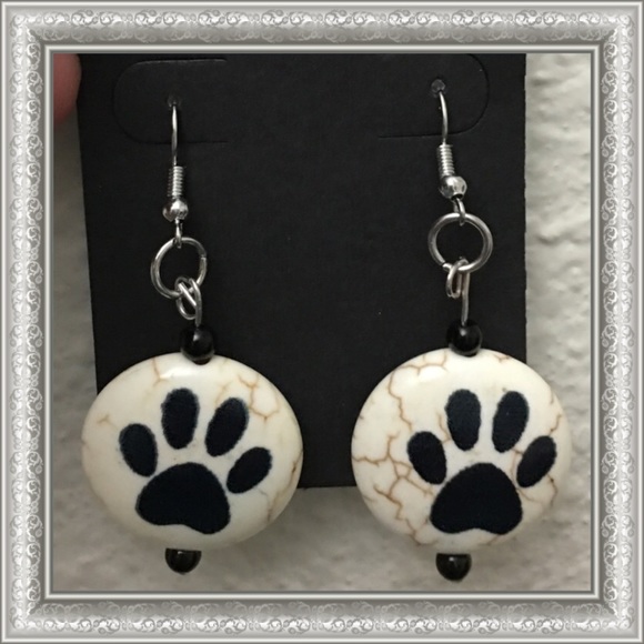 Paw Earrings - Picture 2 of 6